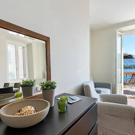 Rodrigo 2 Lakeside Apartment